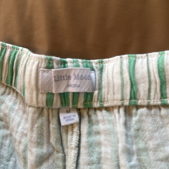 Aritzia Little Moon Airplush Cotton™ Sail Short - Green and White - Size Medium - Picture 8 of 9